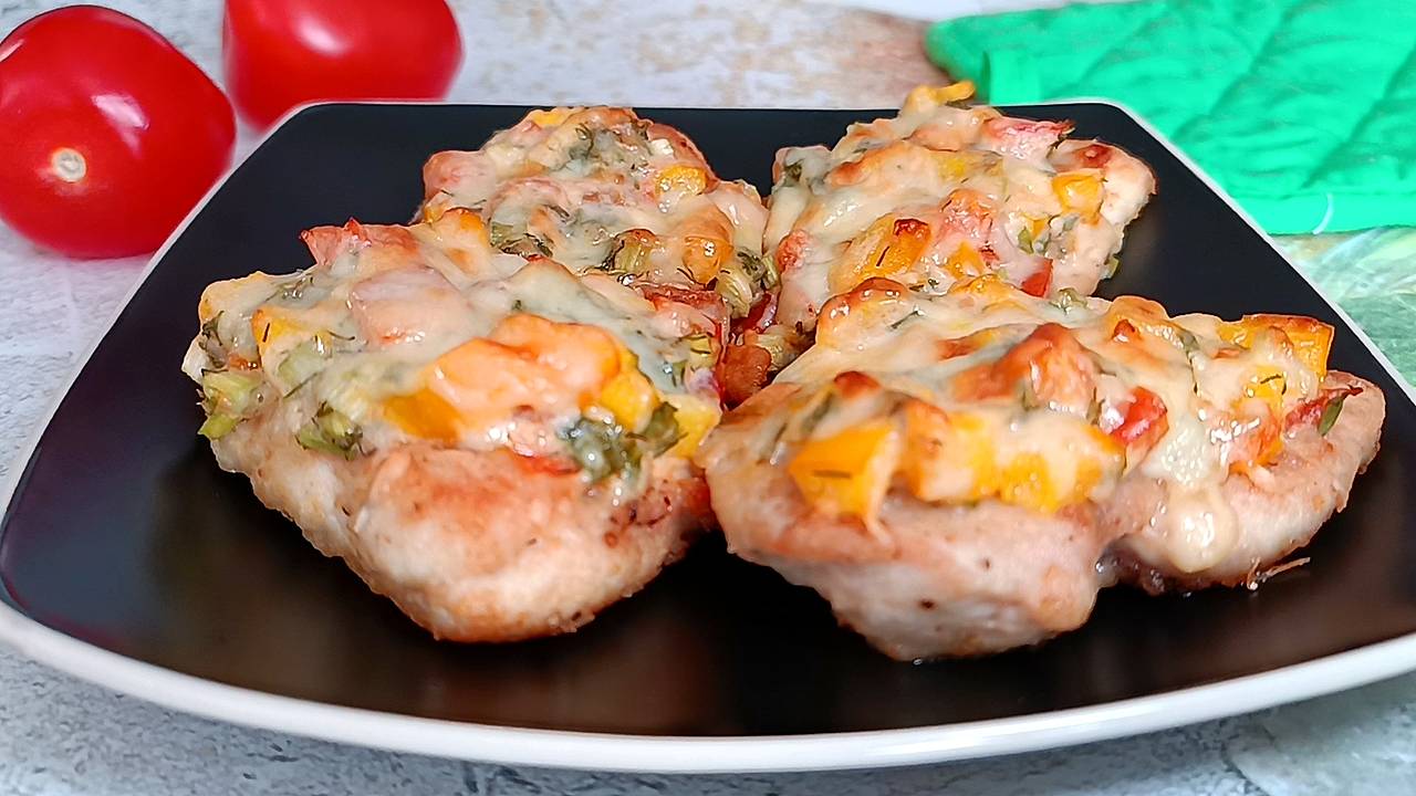 📌 Сочная и нежная куриная грудка под овощной "шубкой"