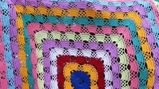 08-04-2025.Готовая работа. Плед веерочки.