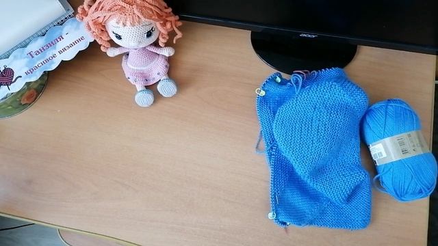 СП "12 месяцев". Вяжу парку - пальто для 3х- летней внучки. В планах связать платье. Пряжа.