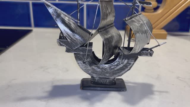 Декоративная копия корабля Х. Колумба «Пинта» Гон Конг