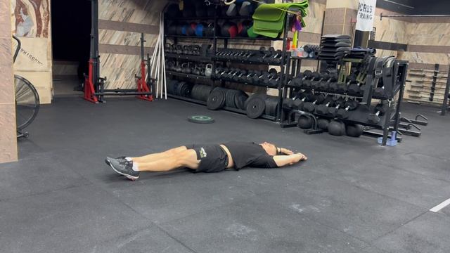 Складочки лежа на полу