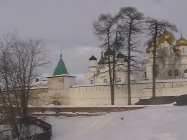 Ипатьевский монастырь-памятник 15 века.