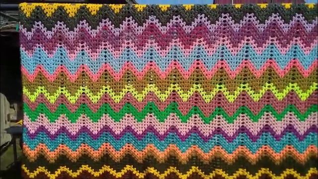 10-04-2025. Обзор на мои вязанные пледы.