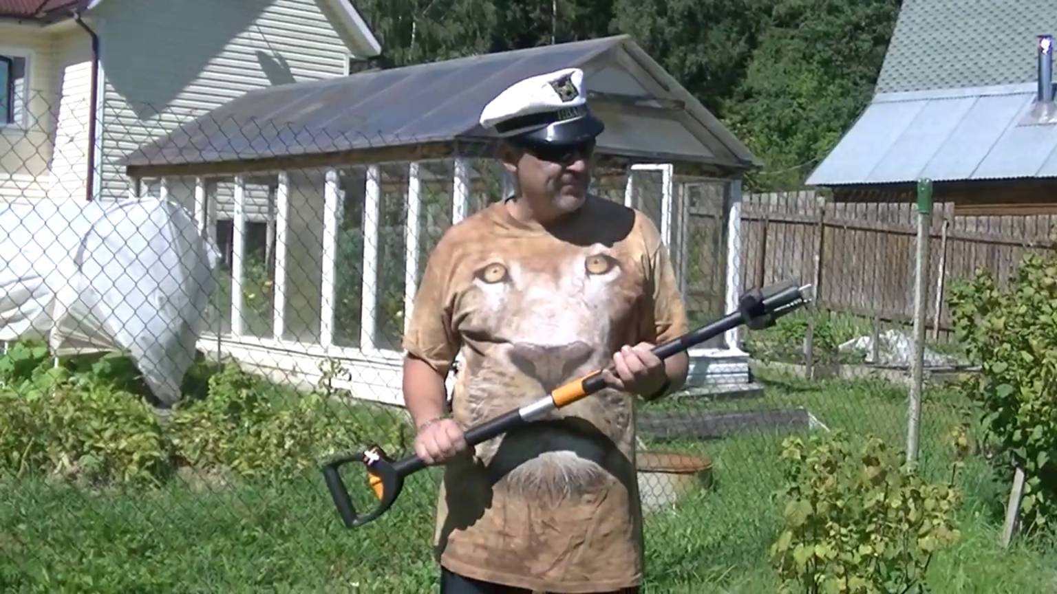 Дачники, дерзайте! Как удалить многолетние сорняки_ Корнеудалитель Fiskars. Практическое видео.