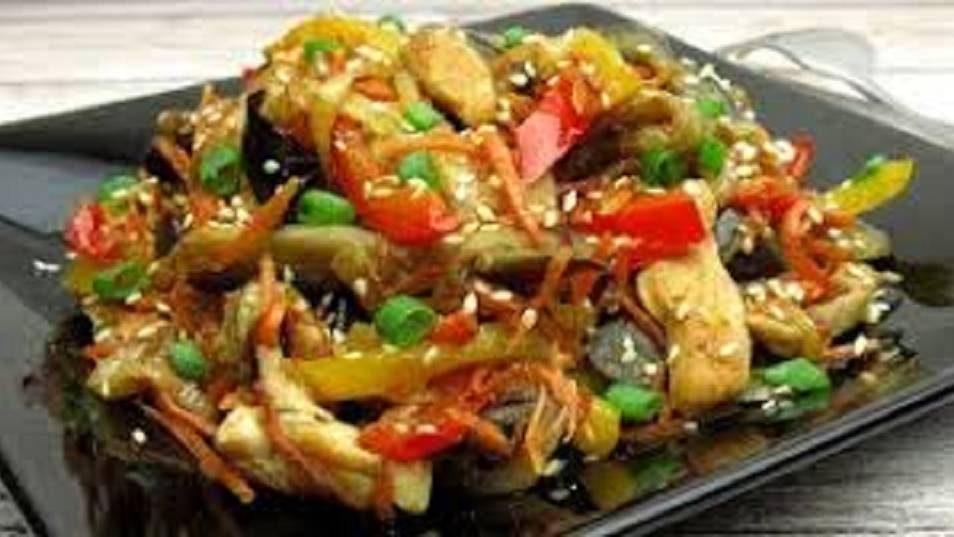 ТЕПЛЫЙ САЛАТ С КУРИЦЕЙ И ОВОЩАМИ. ПРОСТОЙ РЕЦЕПТ.