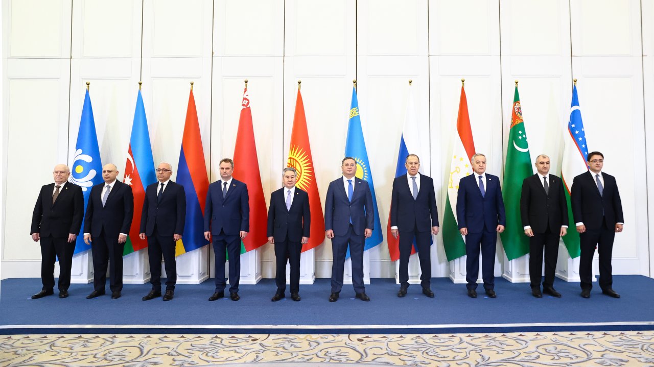 Совместное фотографирование глав делегаций СМИД СНГ, Алма-Ата, 11 апреля 2025 года
