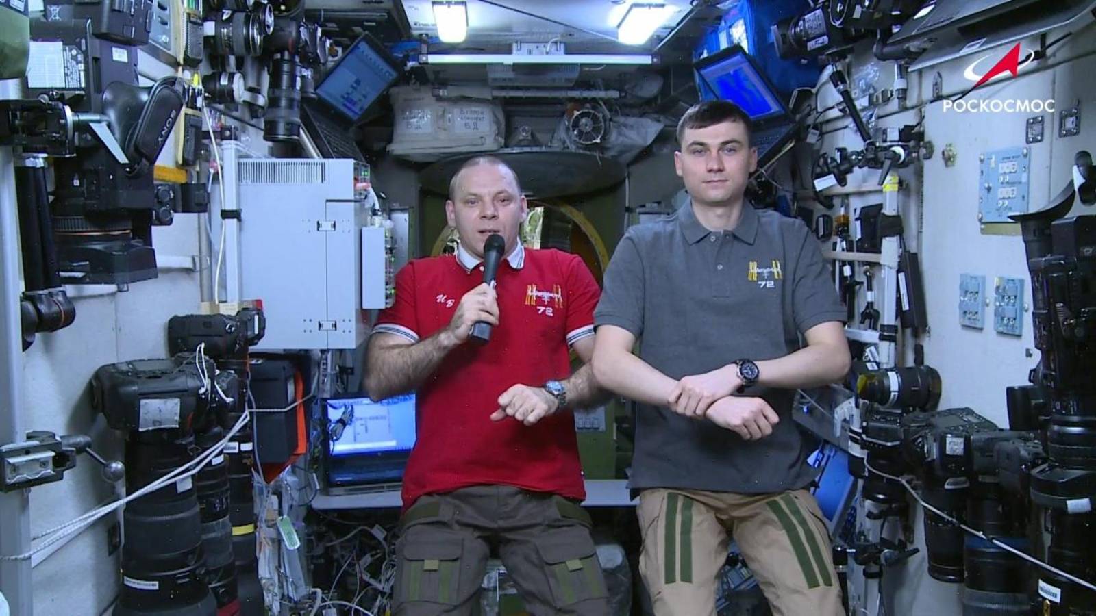 Поздравление с Днём космонавтики от Первых и ответ наших соотечественников с МКС