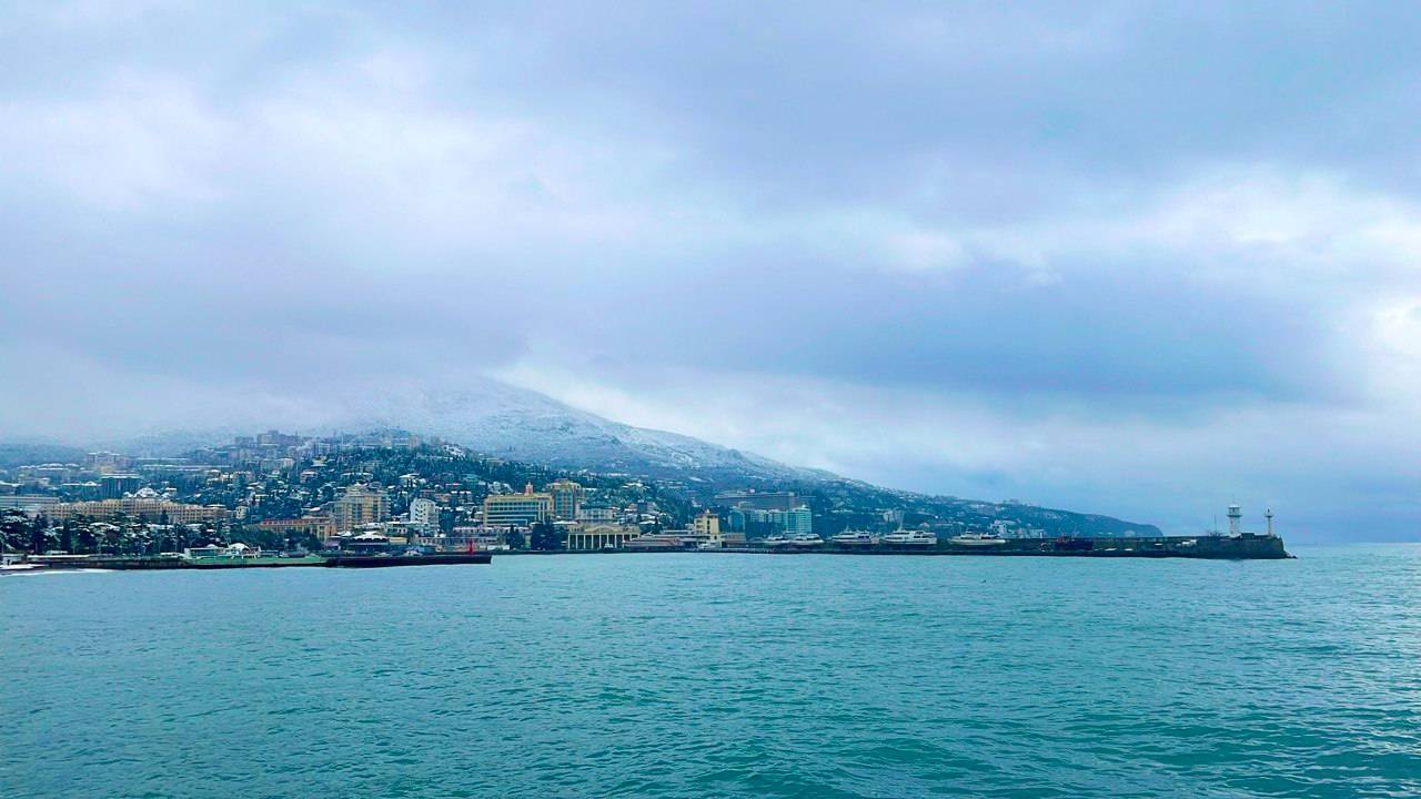 Ялту засыпало снегом в апреле, зима вернулась? что случилось с погодой.