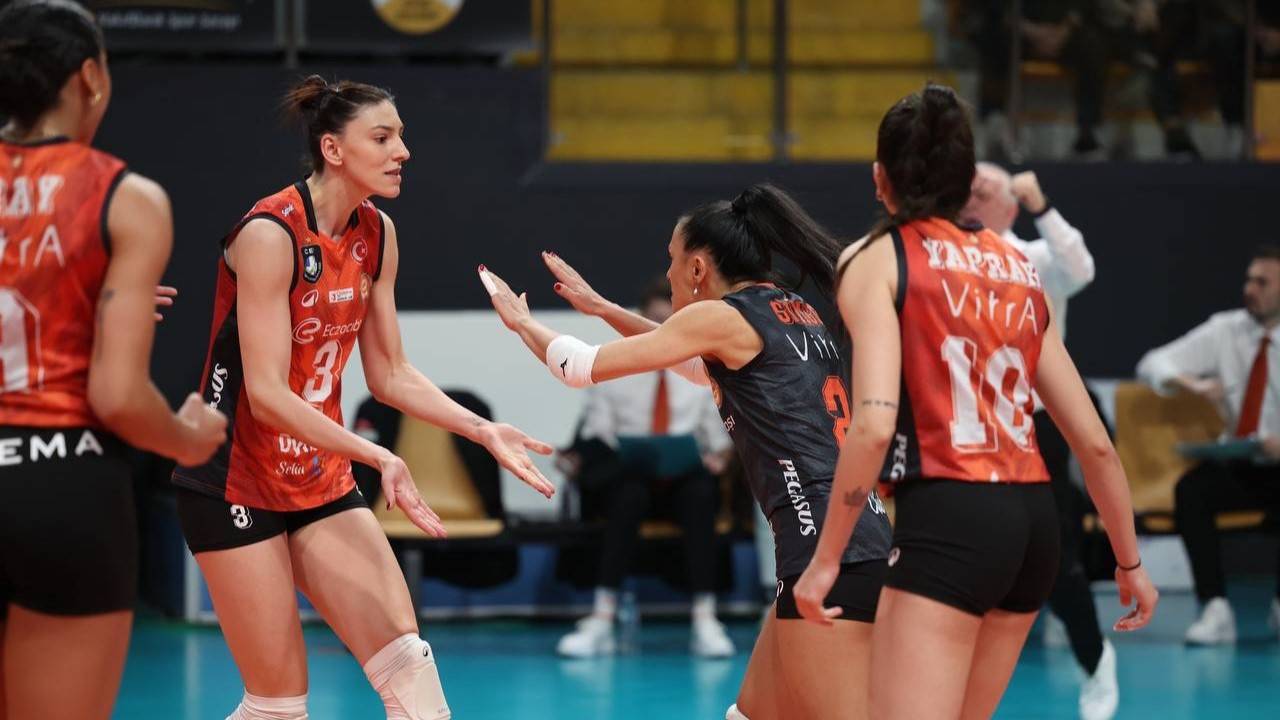 Волейбол. Турция. Вакифбанк — Экзачибаши. 1/2 финала