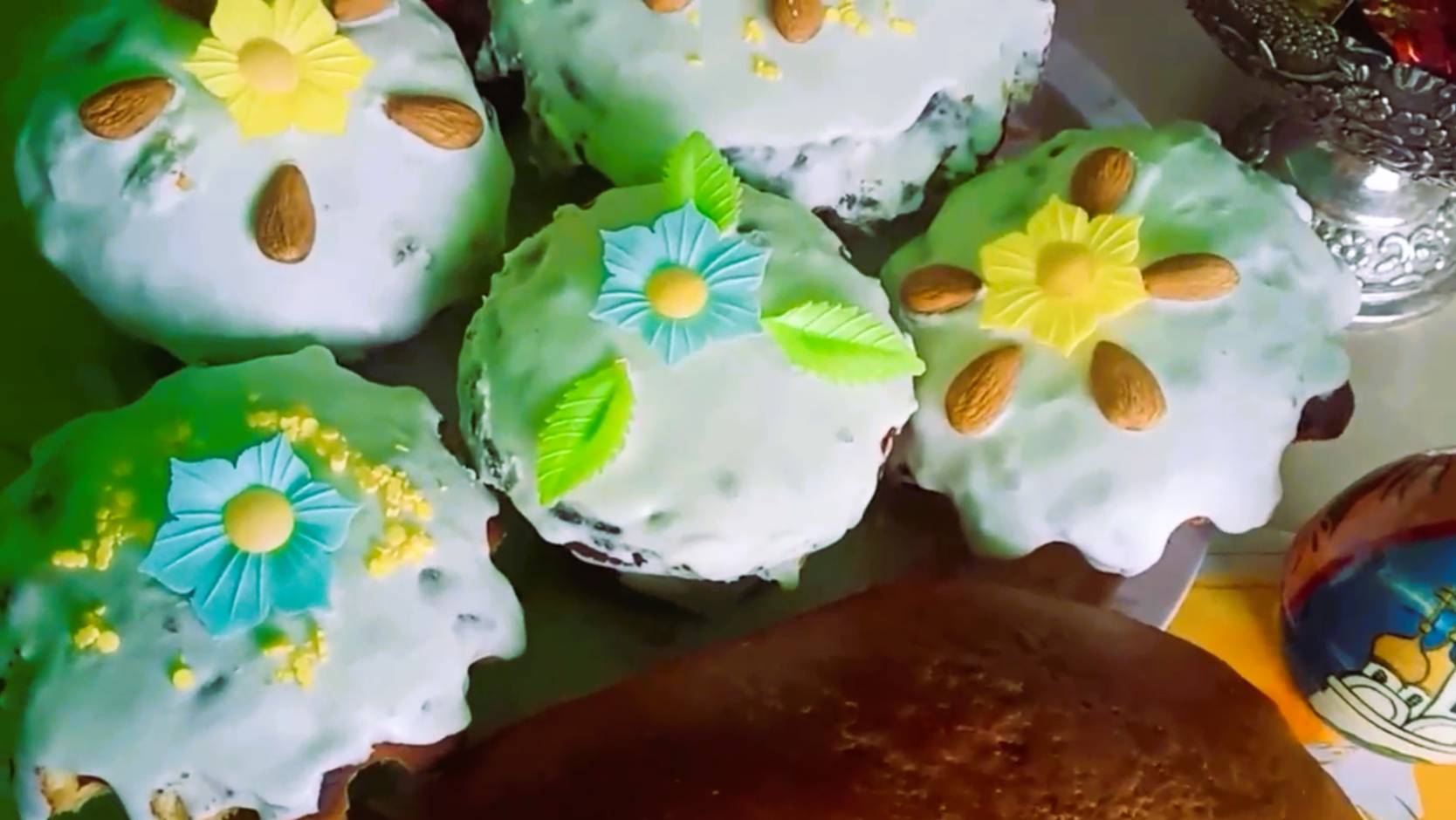 Кулич Александрийский ,ароматный влажный! Долго не черствеет.