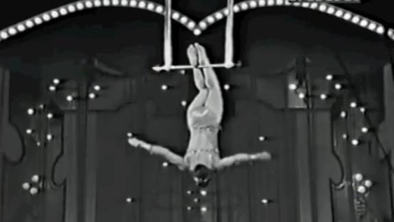 Легенды зарубежной воздушной гимнастики - Струппи Ханнейфорд  "Hollywood Palace" 1965 г.(трапеция )