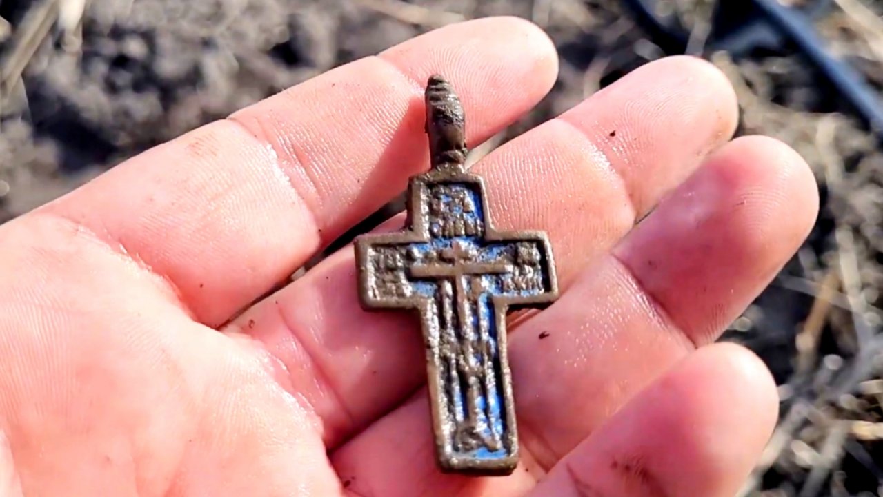 Поле чудес выбили очень сильно, но монеты я нашёл !!!