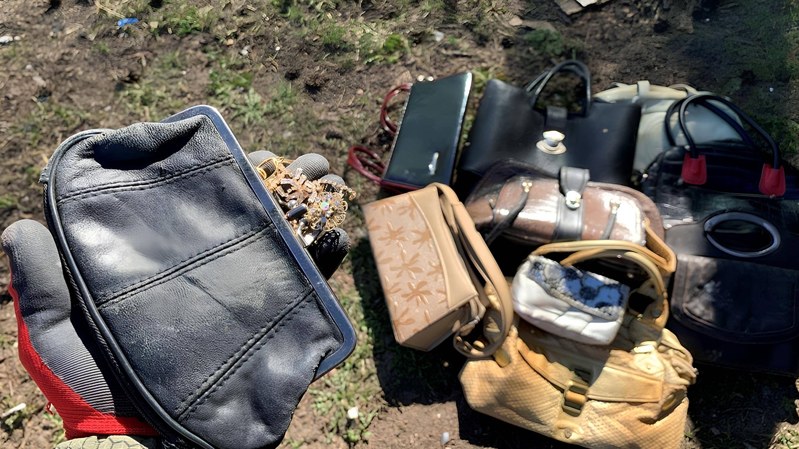 Я Нашёл Сумки С ПОТЕРЯННЫМИ ВЕЩАМИ