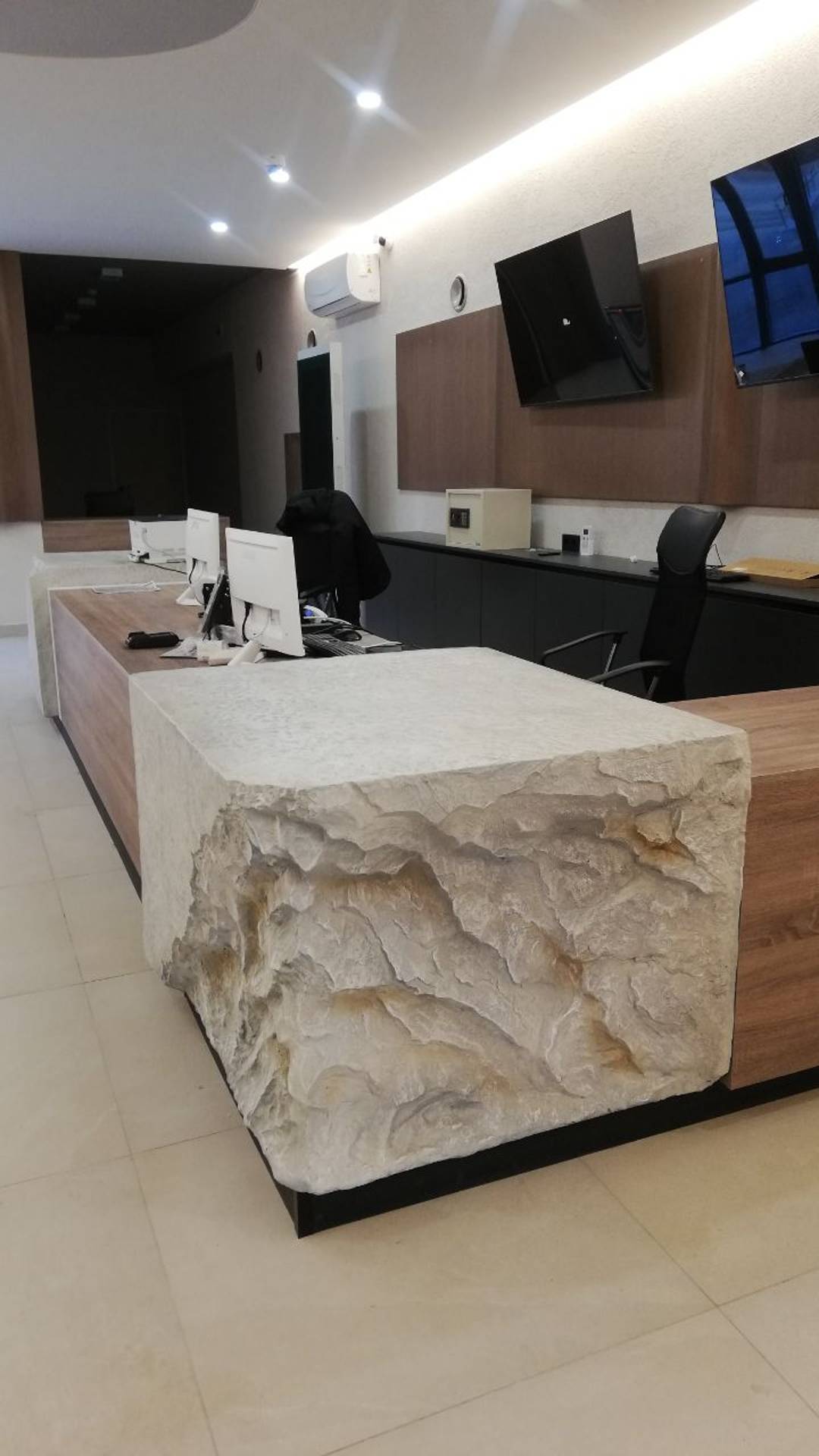 оформление офиса декоративная скала мастер Серёга Ремесленник Брест.