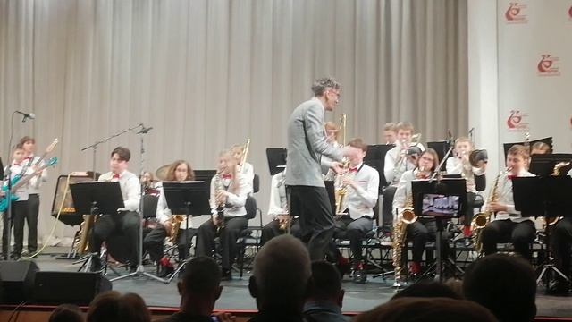 Отчетный концерт музыкальной джазовой школы г. Ростова-на-Дону 16.04.25г. Поет В. Поелуев