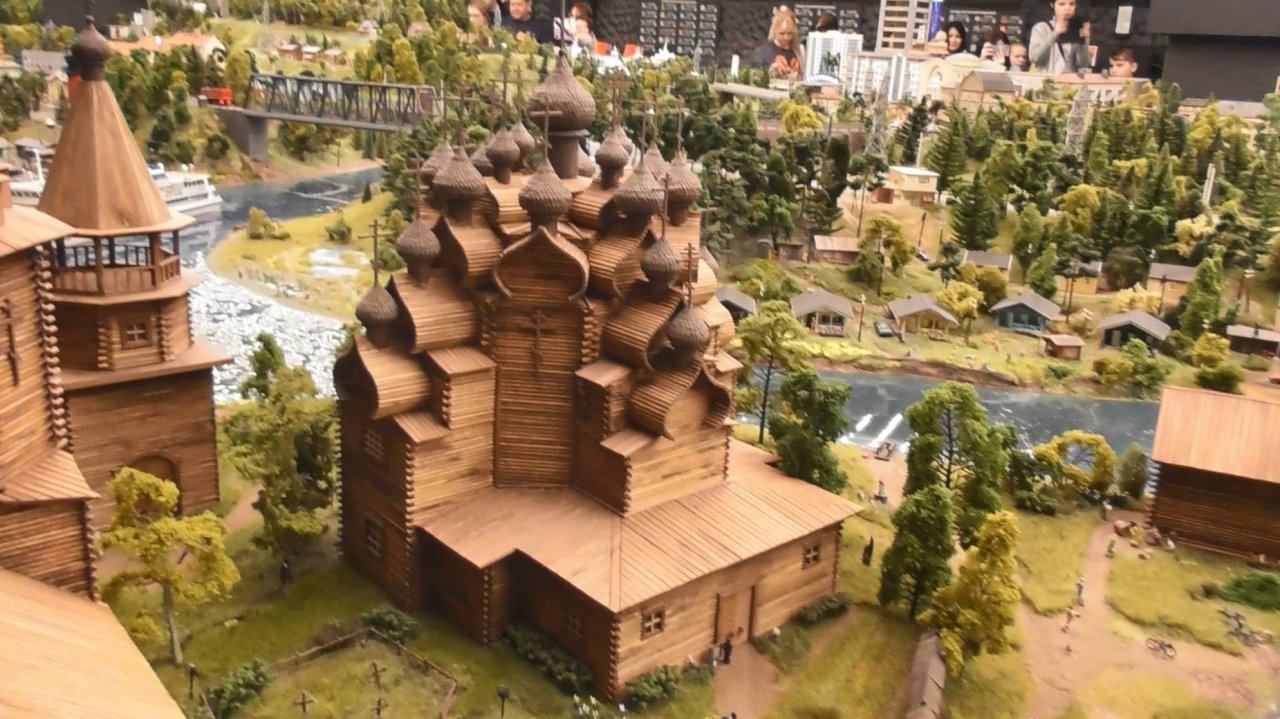 экскурсии в Санкт Петербурге, Гранд Макет, свиноферма и Кижи