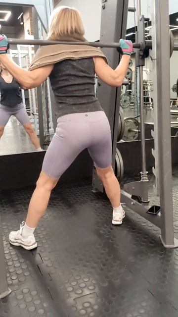 Приседания плие в Смитте