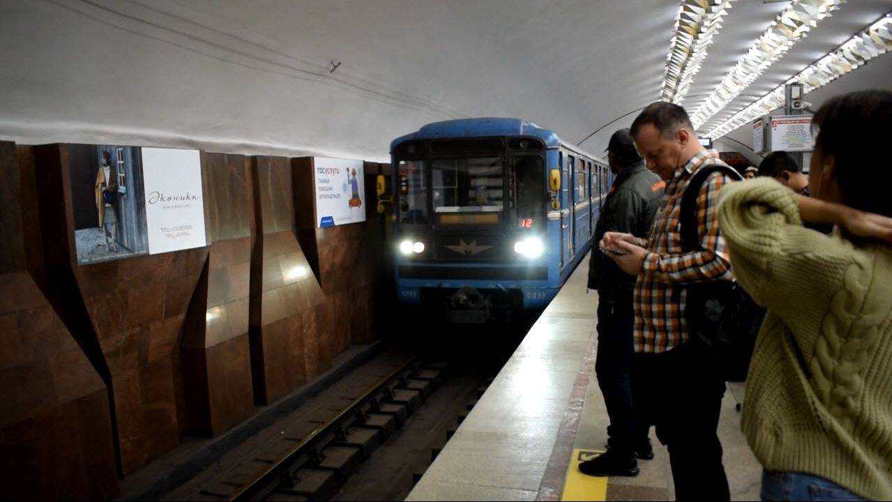 Метропоезд 81-717-0033. Прибытие.