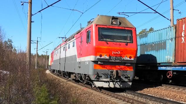 "Встреча Синар с валютами" 2ЭС6-021 и 2ЭС6-452 с контейнерными поездами встречаются на перегоне