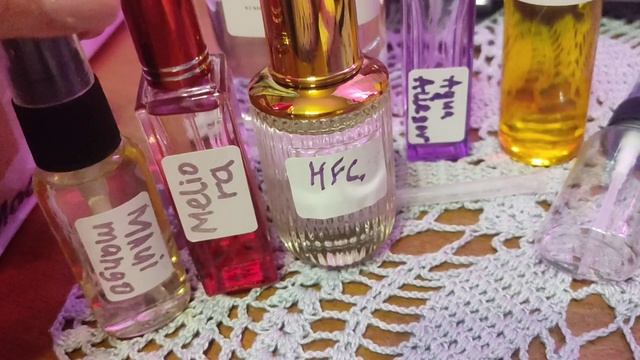 Развела четыре флакончика духов, небывалое тепло и котики. Маленький вложик)