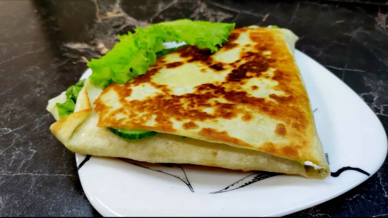 Треугольники из лаваша на завтрак. Лаваш с начинкой. Рецепт завтрака за 10 минут.