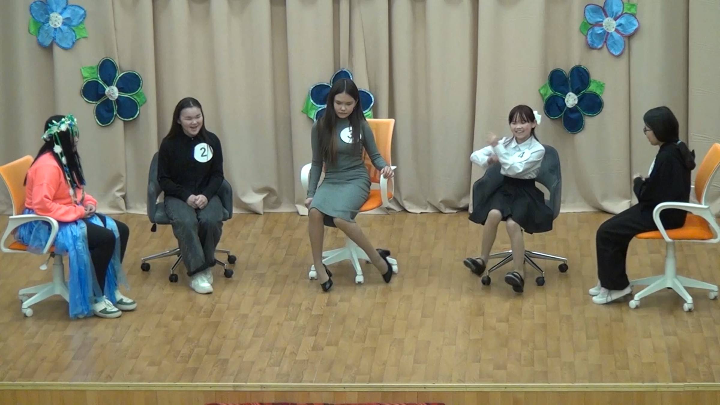 А ну-ка, девочки!