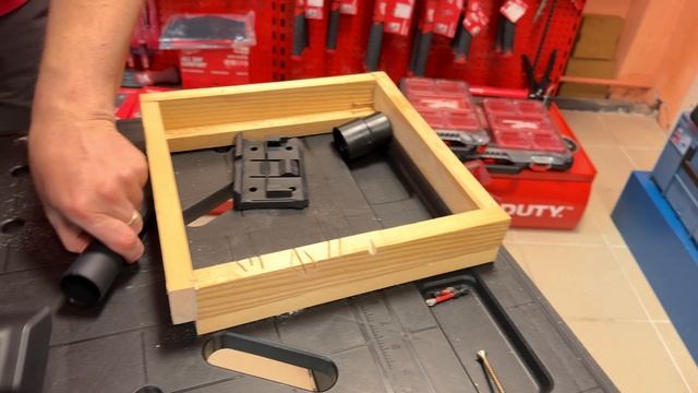 Аккумуляторный пылесос Milwaukee M12 FVCL-0
