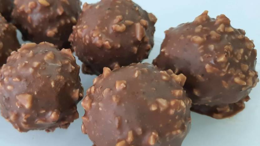 Конфеты-помадка с финиками.