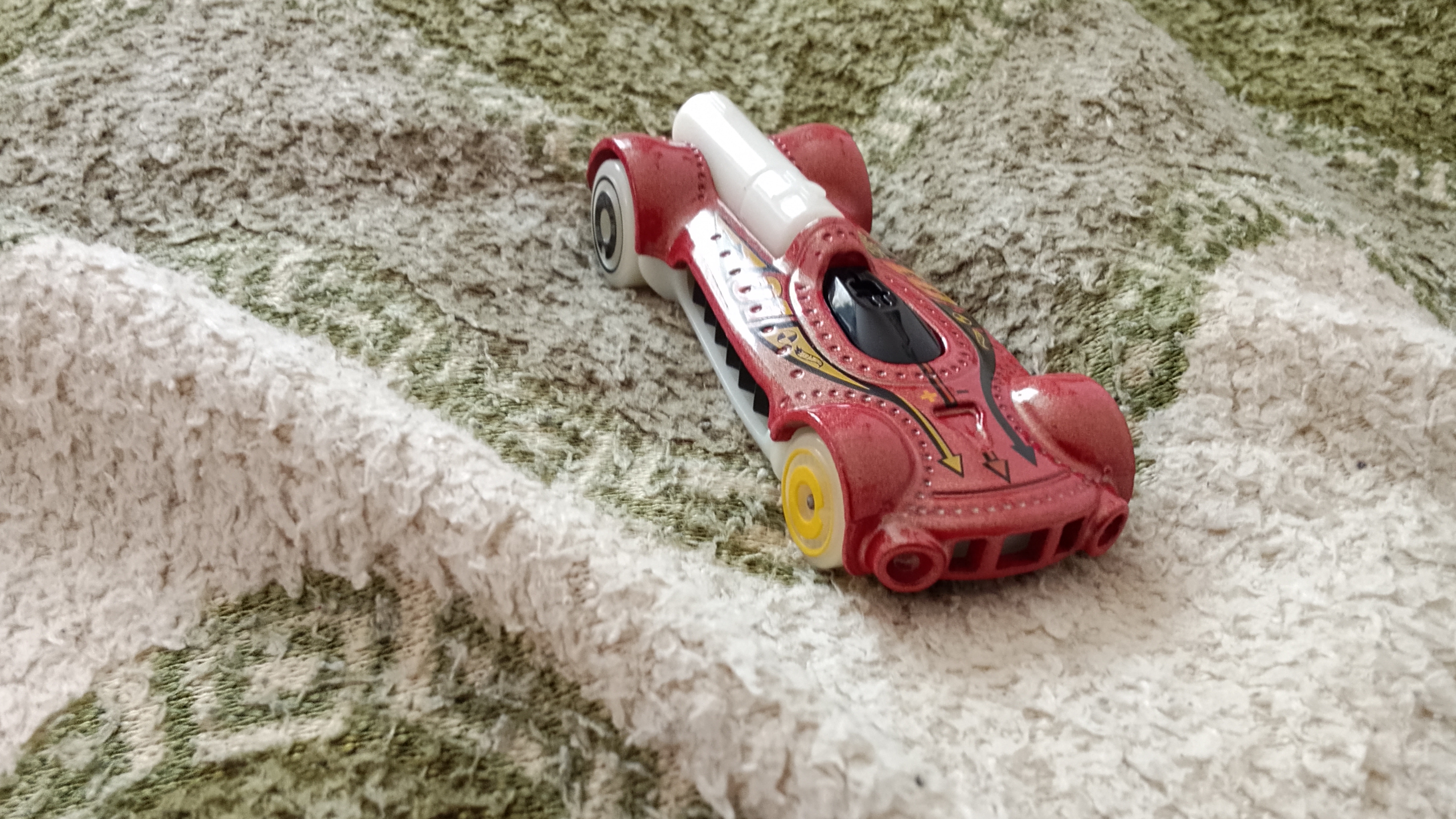 светящаяся машинка хот вилс