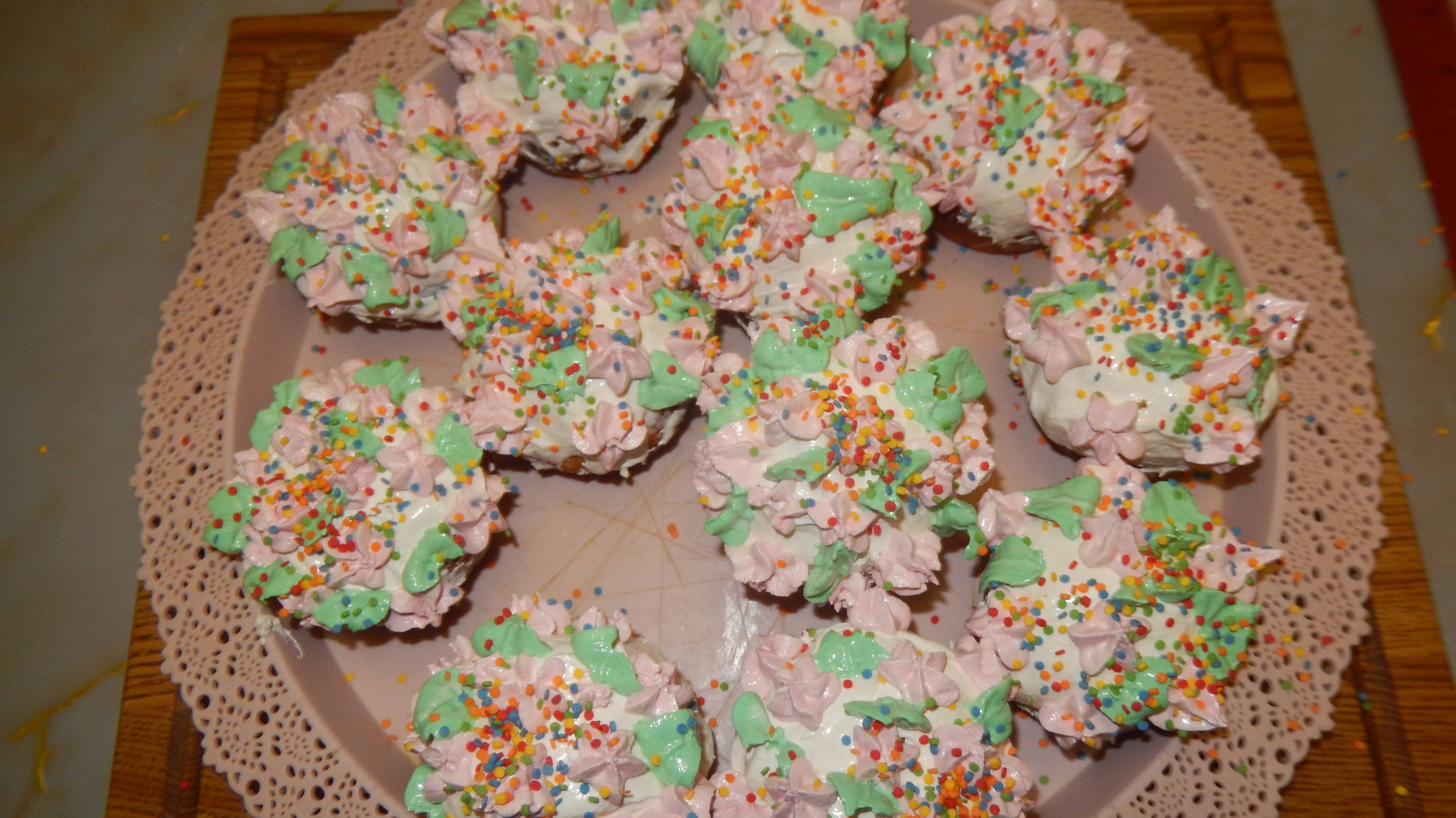 Рецепт. Готовить быстро и легко. Творожные кексики, с зефирным украшением.  Кулинарим с Людмилой..