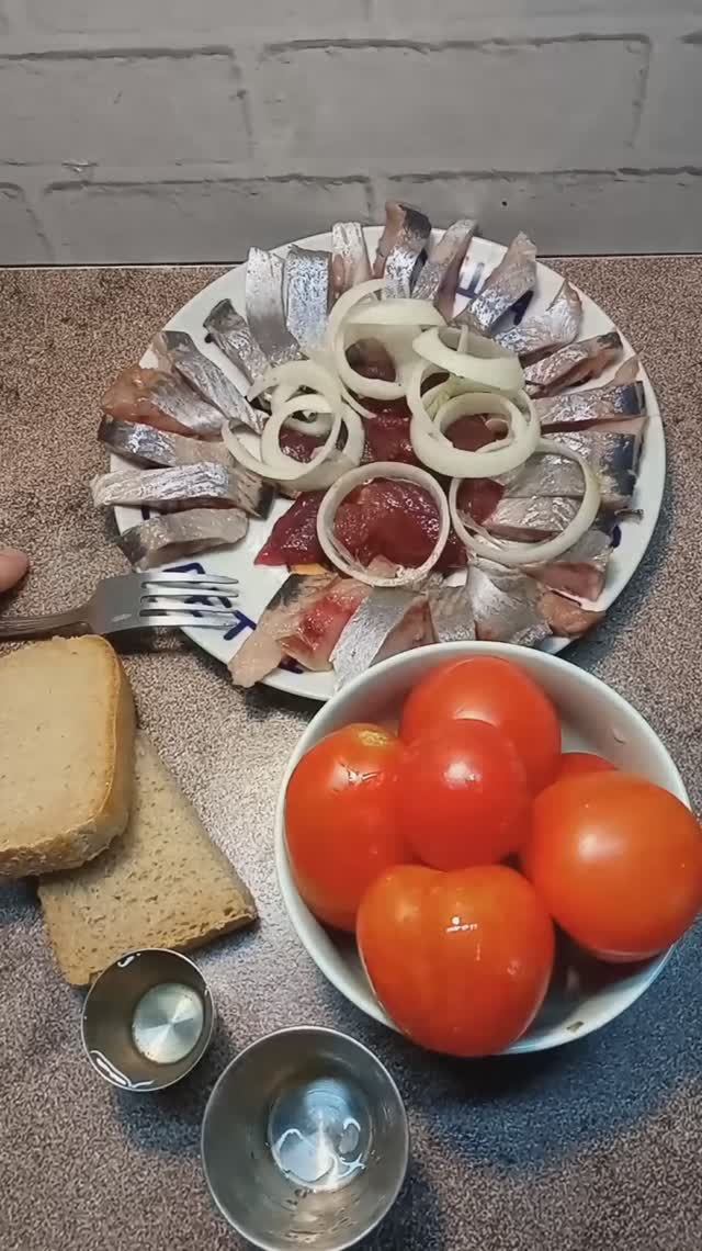 Как быстро почистить селедку