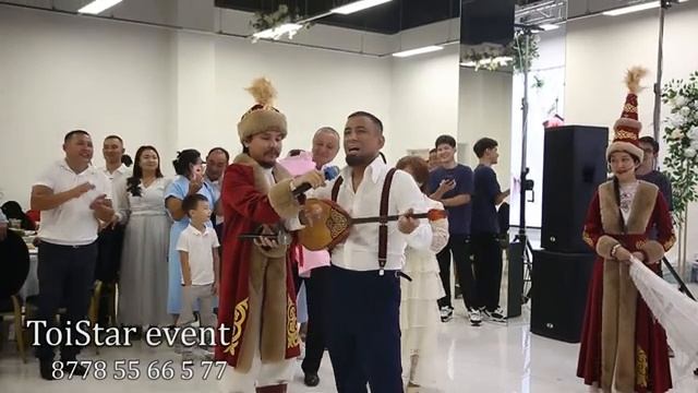Супер тамада Сабыржан билеп тұрып беташар жасады.