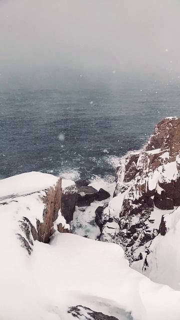 Замерзший Батарейский водопад. Баренцево море