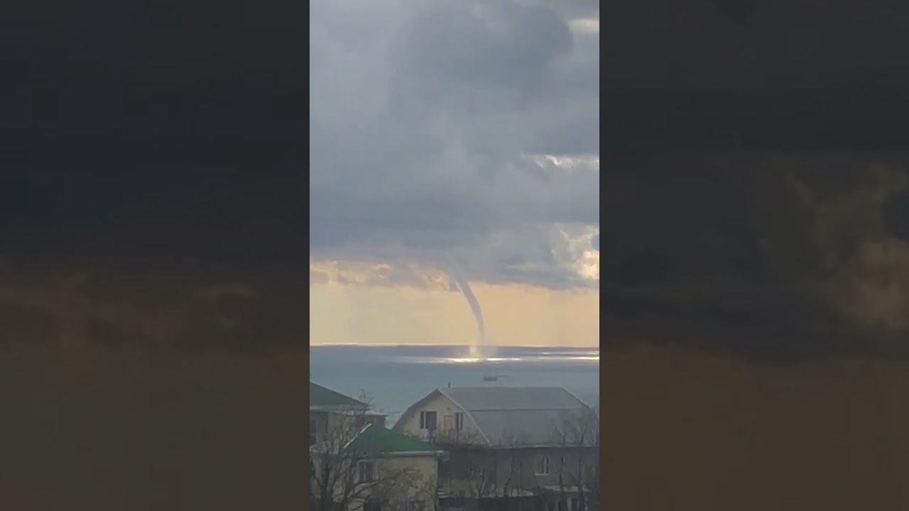 Смерч вблизи побережья Чёрного моря