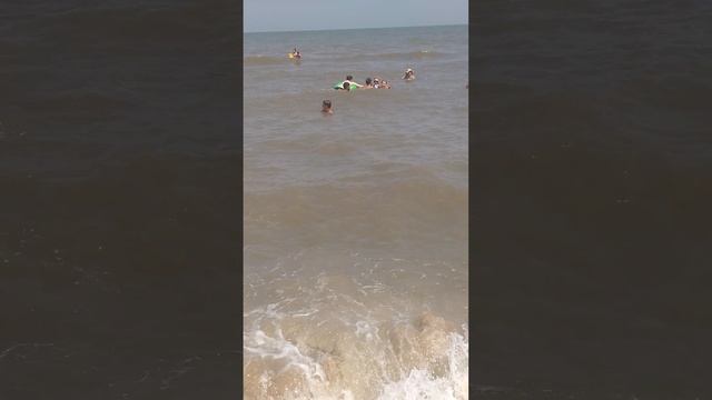 Все пошли купаться в Азовском Море в станице Голубицкая
