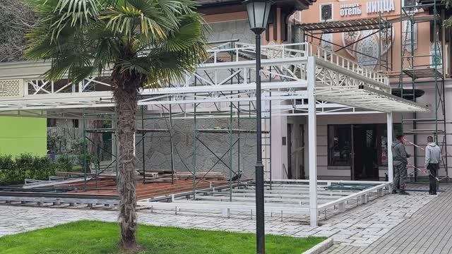 Ежедневная вебкамера Ялты. Время: 12:30; дата: 23 апреля 2025г