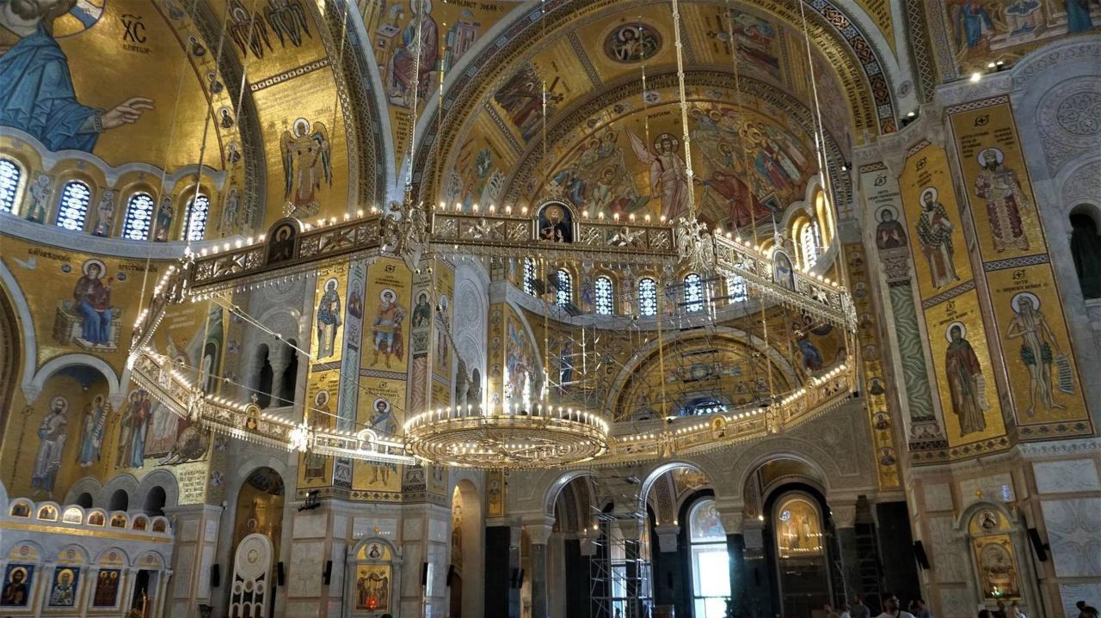 Богослужение в храме святого Саввы Сербского в Белграде