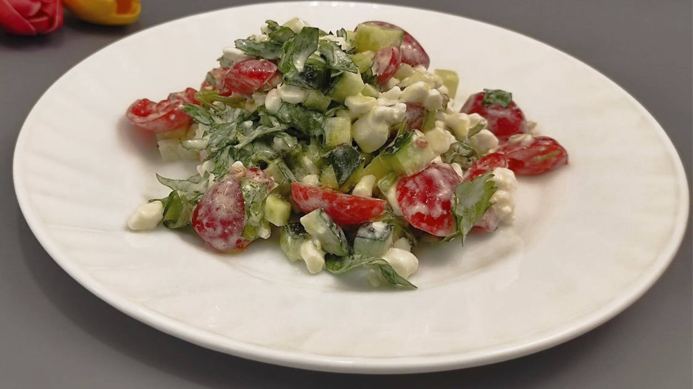 Салат с творогом, помидорами и огурцами. Вкусный весенний салат