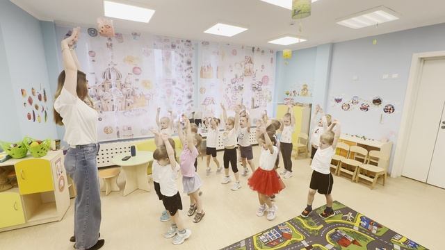 Зарядка во второй  младшей группе "Леденцы"