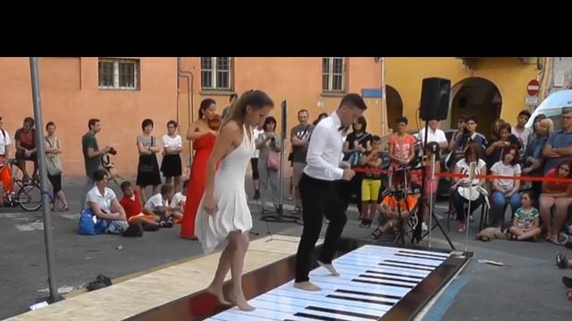 Уличное пианино