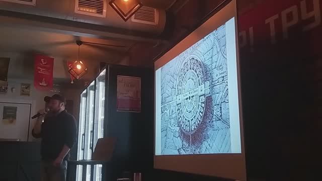 Краеведческая лекция про Уралмаш в баре "Коммуна"