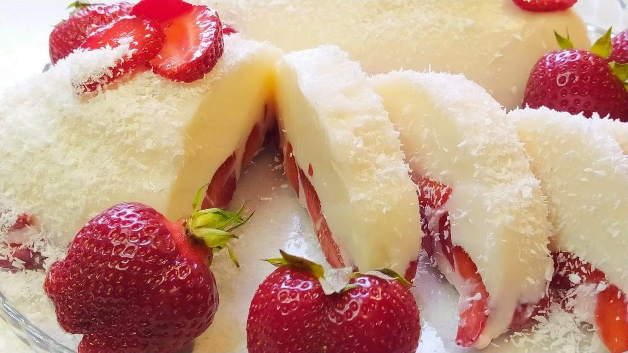 Летний десерт из клубники. Очень вкусный сметанный десерт без выпечки.