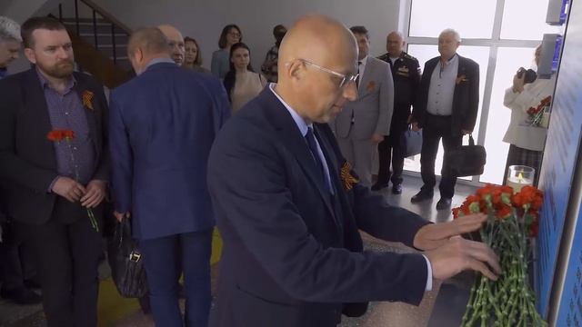 В преддверии Дня Победы  руководство СевГУ почтило память героев