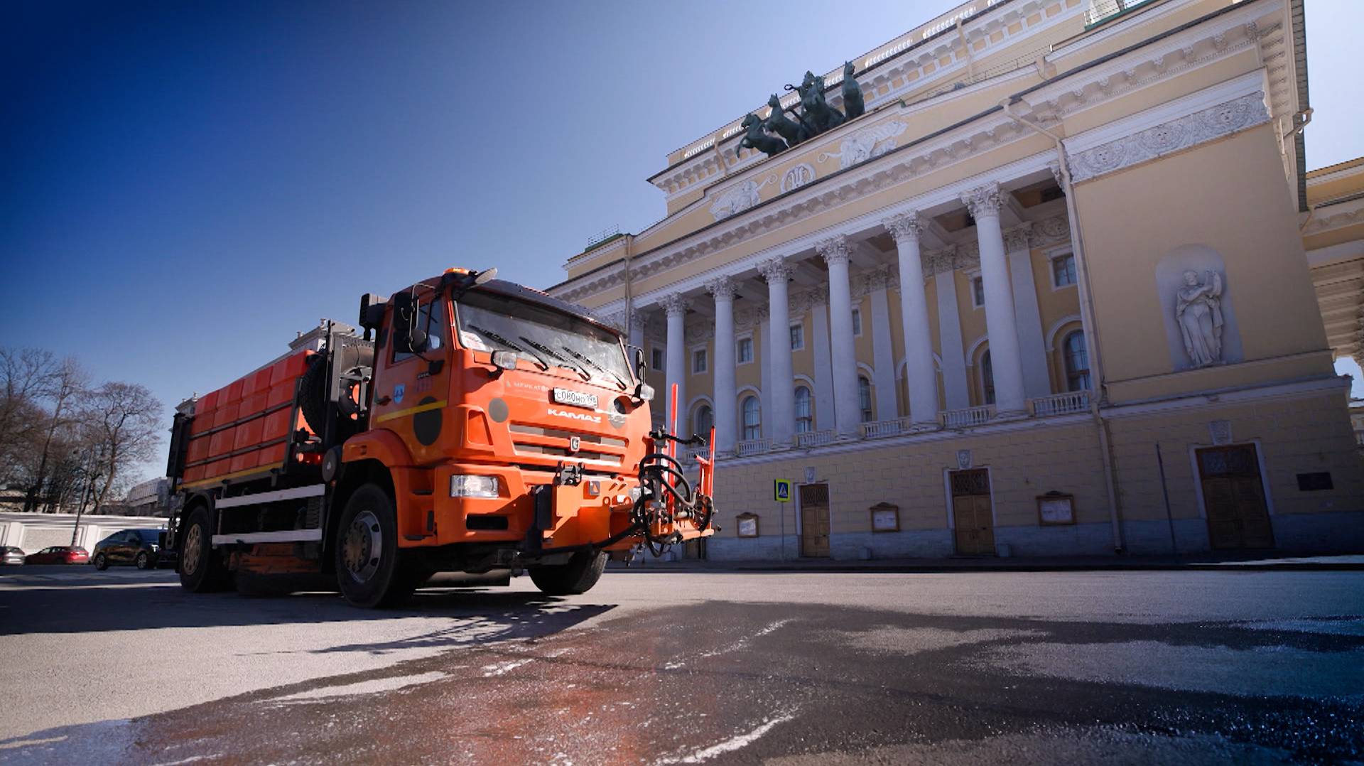 Тебе водить. Весенние опасности на дорогах, замена топливного фильтра, коммунальная техника