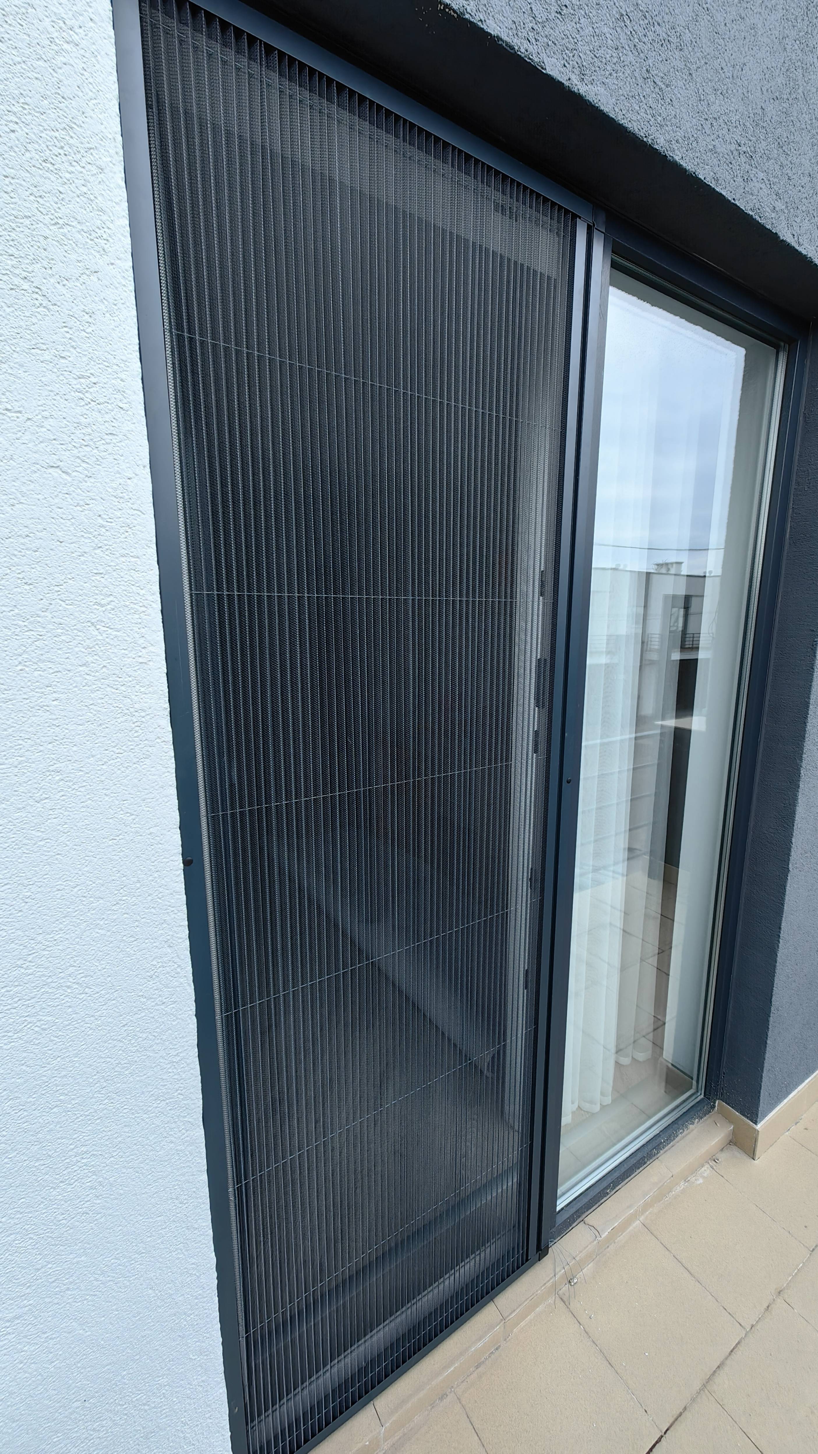 Установлены москитные сетки плиссе и москитные сетки Антикошка #москитныесетки #сеткиплиссе