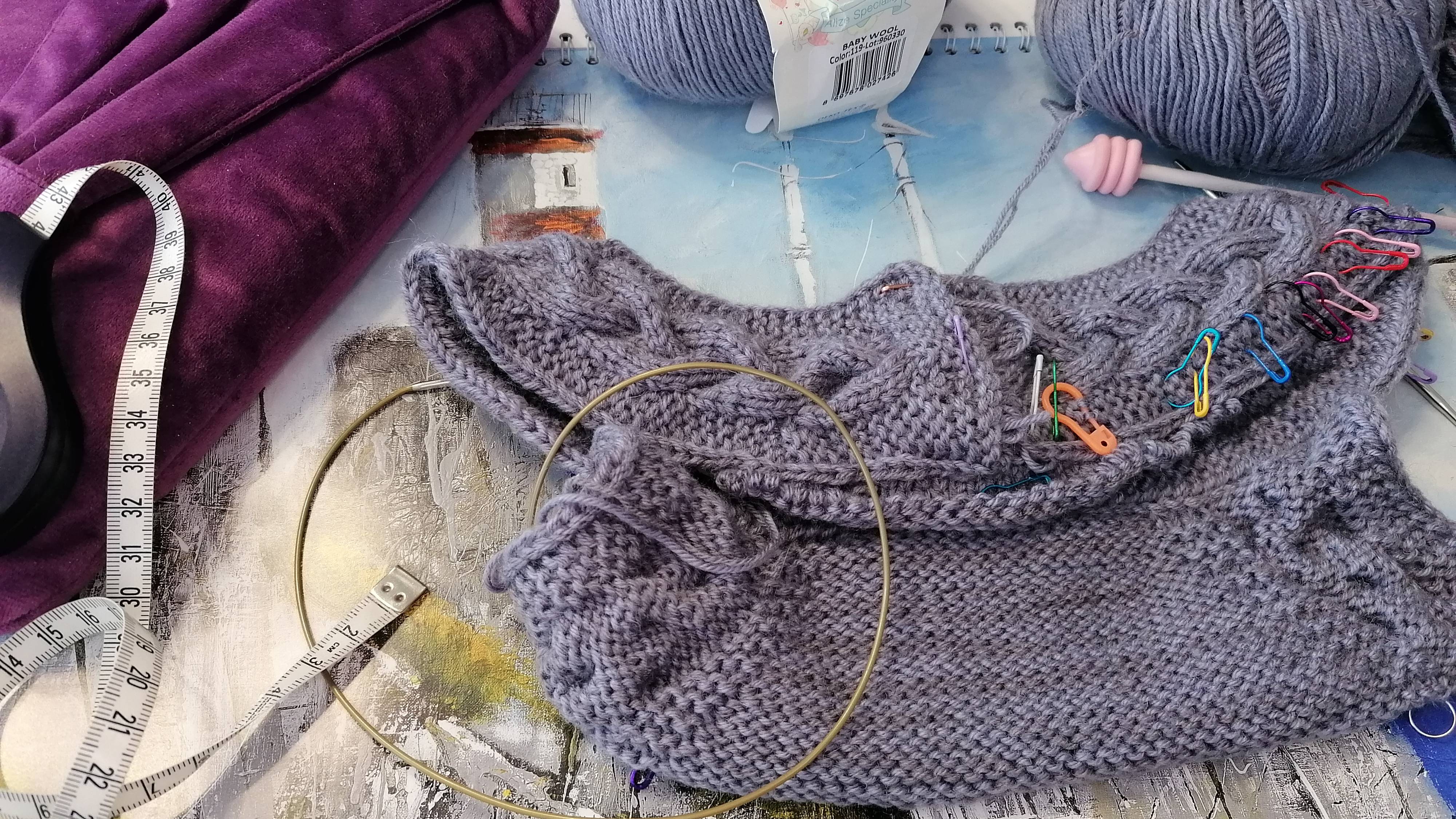 Связала сарафан на возраст 1,5 года.
Пряжа "Ализе Беби Вул", спицы №2,5.