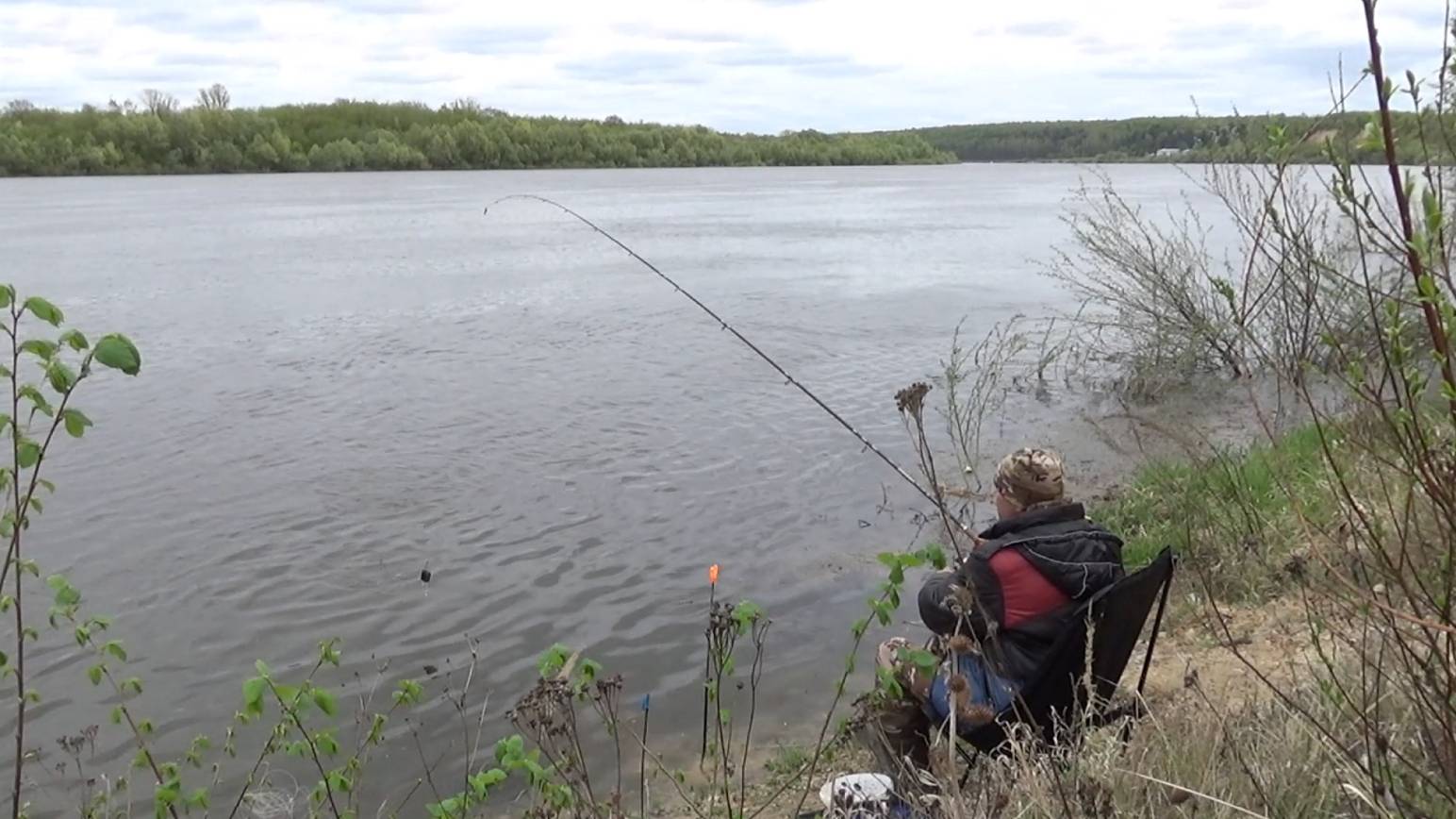 Первая Рыбалка на Оке на Фидер и Поплавок! Что Ловится. НА Что БЕРЕТ.