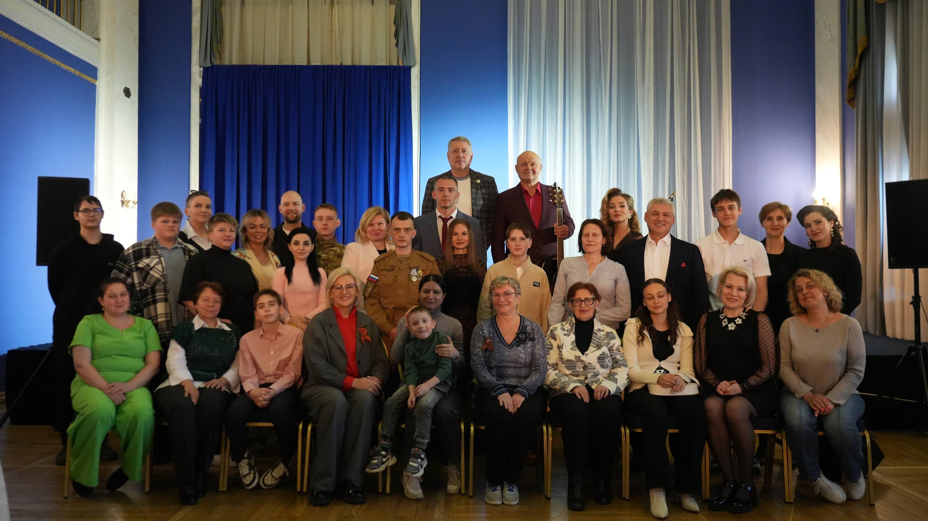 В Москве при поддержке «Единой России» в Театре Российской Армии начал работу «Клуб своих»