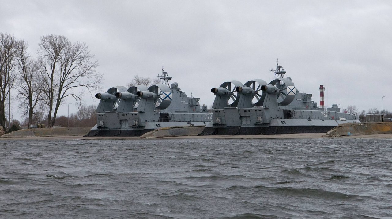 Балтийск (Пиллау). Морская прогулка по акватории Балтийска на катере: незабываемые моменты! Корабли.