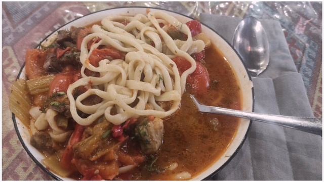 Москва, метро Тёплый стан. В кафе пробуем Лагман.